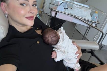 Kelly Vedovelli maman de jumelles la naissance de Celeste et Esmee